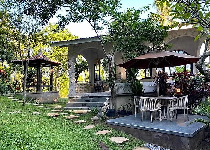Mayong Bali And Albergue Busung Biu